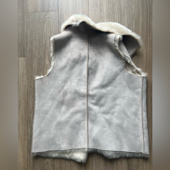 Grace & Lace Taupe Faux Fur Vest Size M NWT - Picture 6 of 6